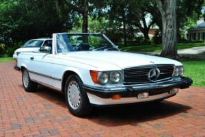 1989 Mercedes-Benz SL-Class 560SL Roadster Low Miles Absolutely Beautiful! Photo