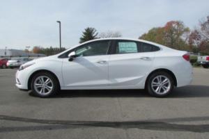 2017 Chevrolet Cruze 4dr Sedan Automatic LT Photo