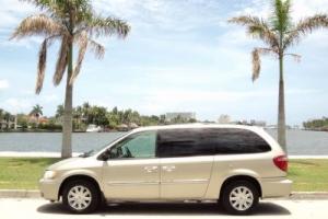 2005 Chrysler Town & Country Touring Photo
