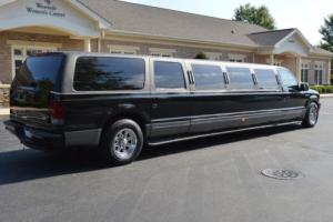 2004 Ford Excursion Limo Photo