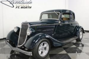 1934 Ford 5 Window Coupe Photo