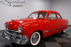 1951 Ford Custom Deluxe Photo