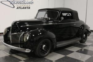 1939 Ford Deluxe Convertible Photo