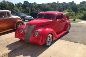 1937 Ford coupe Photo