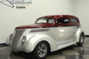 1937 Ford 2 Door Sedan Photo