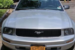 2005 Ford Mustang Base