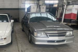 1985 HOLDEN CALAIS VK 334 PACK  5 SPEED MANUAL V8 RARE!! AIRCON AND STEER Photo