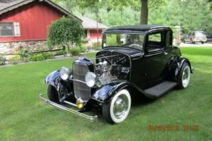 1932 Ford coupe 5 window Photo