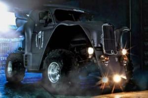 MOVIE / PROMOTION VEHICLE MONSTER TRUCK - BAT TRUCK - BATMAN - HALLOWEEN SPOOKY Photo