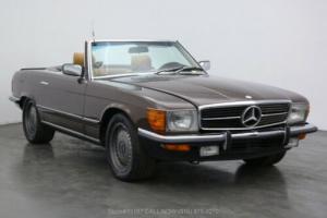 1982 Mercedes-Benz 200-Series Photo