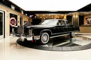 1977 Lincoln Continental Town Coupe Photo