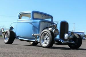 1932 Ford 3W Coupe Photo