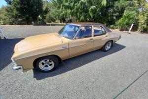 HX Holden deluxe v8 sedan Photo