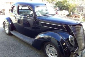 Ford 1937 Coupe Photo