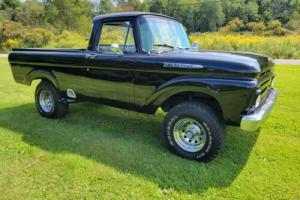1961 Ford F-100 Photo