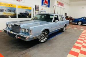 1988 Lincoln Town Car -SUPER LOW MILES - LIKE NEW CONDITION - Photo