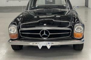 1966 Mercedes Benz 200-Series Photo