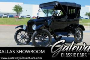 1916 Ford Model T Touring Photo