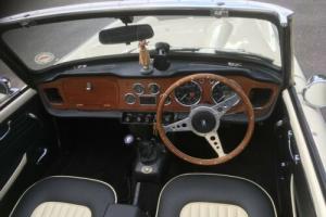 Triumph TR4a IRS, OLD ENGLISH WHITE, MATCHING NUMBERS, EXCELLENT CONDITION Photo