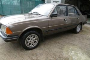 LHD PEUGEOT 3O5 GL CLASSIC 4 SPEED MANUAL VERY GENUINE AND IN LOVELY CONDITION Photo