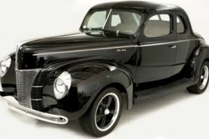 1940 Ford Deluxe Photo