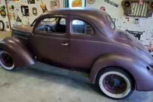 1937 Ford Deluxe