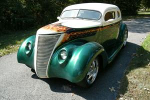 1937 Ford COUPE Photo