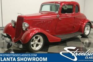 1934 Ford 5-Window Coupe Photo