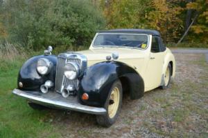 1949 Triumph 2000 Photo