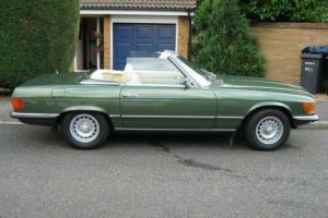 Mercedes Benz 450SL R109 1975 in two tone metallic green and black soft top Photo