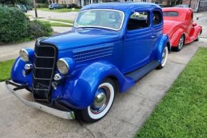 1935 Ford Model 48 Photo