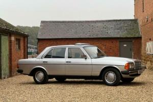 1984 Mercedes-Benz 230 E. 5 Speed Manual Much Recent Expenditure. Power Steering Photo