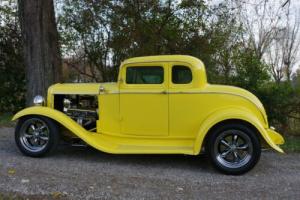 1932 Ford 5 window coupe