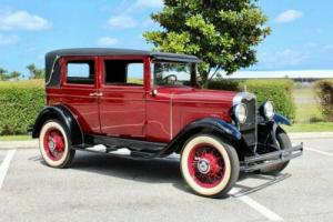 1928 Chevrolet Landau Deluxe Photo