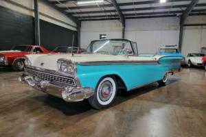 1959 Ford Galaxie Photo