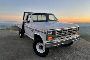 1986 Ford F-250 XL4x4 flatbed ranch truck Photo