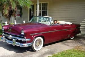 1954 Ford Sunliner Photo