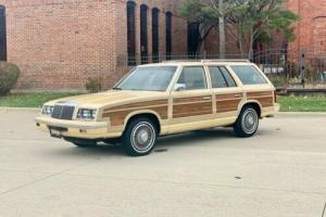 1985 Chrysler Town and Country Photo