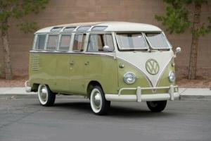 1960 Volkswagen Microbus Photo