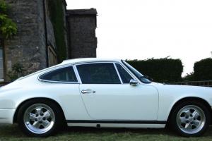  Porsche 911 2.7 manual 1976 white with pasha interior 