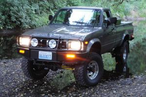 1983 Toyota 4x4 SR5 Long Bed Pickup Hilux 22R ARB Low miles Beautiful Truck
