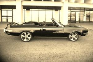 THIS CONVERTIBLE IS READY FOR SUMMER FUN **** Photo