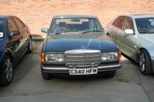  MERCEDES 200 W123 VERY LOW MILEAGE MINT CONDITION 1985 GREEN  Photo