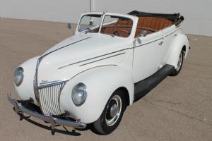 1939 Ford Deluxe 4dr Convertible Photo
