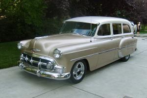 Custom, Classic, Wagon, Two tone pearl paint, supreme wheels, power steering. Photo