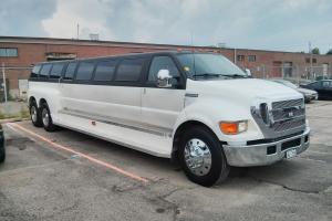 Ford : Other F650 Limousine 25 passenger Photo