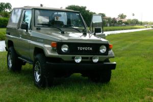 Toyota Landcruiser / FJ73  1987 Campero/Carpado/Gasoline/Green/ 4X4/ 5 speeds