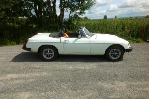  MGB Roadster 1977 White in very good condition  Photo