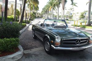 1970 MERCEDES BENZ 280SL. AUTOMATIC, TWO TOPS, LEATHER INTERIOR. SUPERB CAR!!! Photo