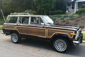 1989 Jeep Grand Wagoneer-Fresh Paint, Brand New Tires, Just Serviced! Photo